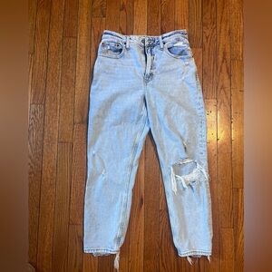 Abercrombie & Fitch Light Wash Distressed Mom High Rise Jeans 2 S 26